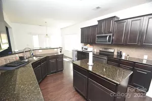 11124 Pond Valley Ct, Charlotte, NC 28269 - Photo 9