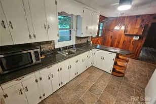 573 Uptons Landing Rd, Marion, NC 28752 - Photo 7