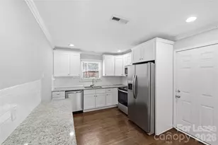 2521 Dora Dr, Charlotte, NC 28215 - Photo 3