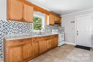 1302 1st Ave NW, Hickory, NC 28601 - Photo 9