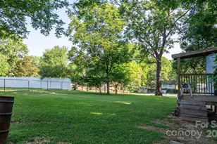 1302 1st Ave NW, Hickory, NC 28601 - Photo 5