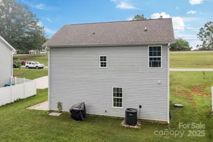 818 W Carolina Ave, Bessemer City, NC 28016 - Photo 7