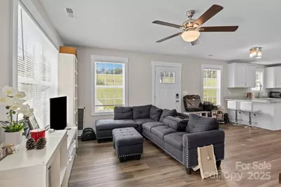 818 W Carolina Avenue, Bessemer City, NC 28016 - Photo 13