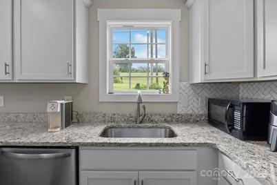 818 W Carolina Avenue, Bessemer City, NC 28016 - Photo 17