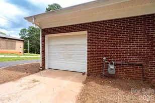 6517 Elmwood Cir, Charlotte, NC 28214 - Photo 19