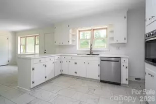 6517 Elmwood Cir, Charlotte, NC 28214 - Photo 11