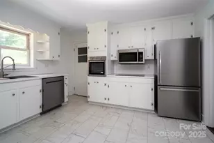 6517 Elmwood Cir, Charlotte, NC 28214 - Photo 7