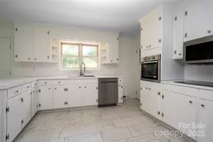 6517 Elmwood Cir, Charlotte, NC 28214 - Photo 5