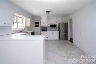 6517 Elmwood Cir, Charlotte, NC 28214 - Photo 9