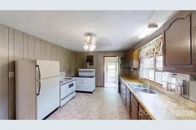 560 Bailey Mountain Road, Mars Hill, NC 28754 - Photo 23