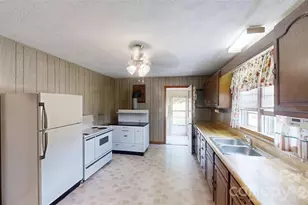 560 Bailey Mountain Rd, Mars Hill, NC 28754 - Photo 23