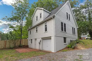 1421 12th St Dr NW, Hickory, NC 28601 - Photo 3