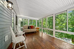 701 Salisbury Rd, Hendersonville, NC 28792 - Photo 17