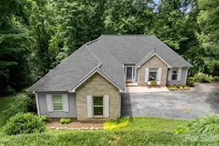 701 Salisbury Rd, Hendersonville, NC 28792 - Photo 1