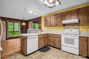 421 Chickadee Ln, Brevard, NC 28712 - Photo 11