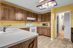 421 Chickadee Ln, Brevard, NC 28712 - Photo 9