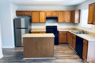 1448 Jordans Pond Ln, Charlotte, NC 28214 - Photo 3