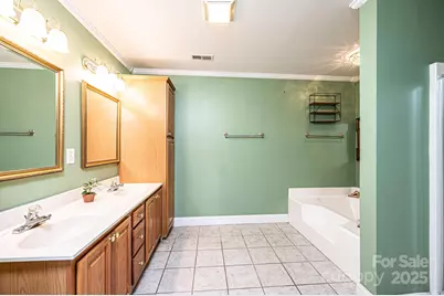 1006 Turnberry Street NE, Lenoir, NC 28645 - Photo 17