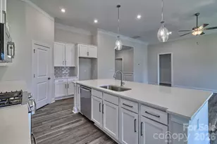 955 Exeter Dr, Sherrills Ford, NC 28673 - Photo 5