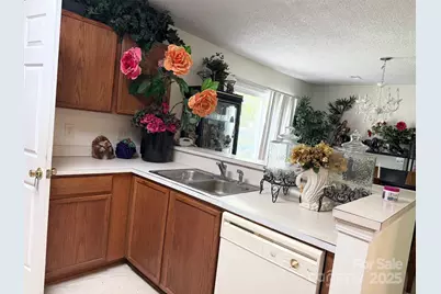 4046 W Fairmeadow Drive, Lancaster, SC 29720 - Photo 5