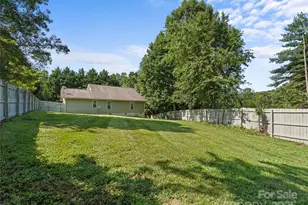 690 Mountain Rd, Hendersonville, NC 28791 - Photo 27