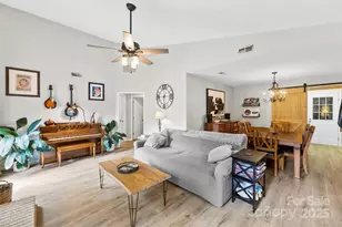 804 Bradford Woods Dr, Charlotte, NC 28209 - Photo 7