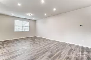 3916 Cheyney Park Dr, Charlotte, NC 28269 - Photo 15