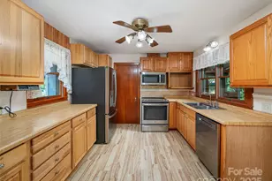 12 Robertson St, Burnsville, NC 28714 - Photo 11