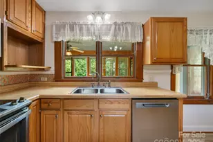 12 Robertson St, Burnsville, NC 28714 - Photo 13