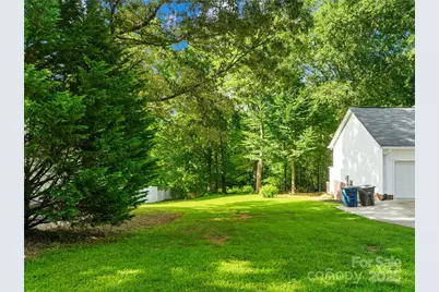 401 Brookfield Drive, Statesville, NC 28625 - Photo 5