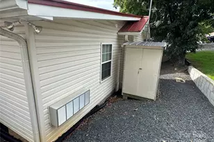 122 Maple St, New London, NC 28127 - Photo 33