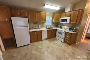 122 Maple St, New London, NC 28127 - Photo 9