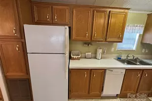 122 Maple St, New London, NC 28127 - Photo 11