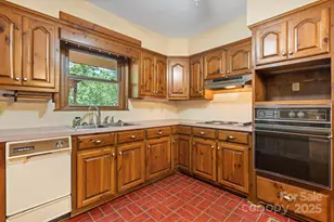 3195 Meadow Brook St, Valdese, NC 28690 - Photo 9