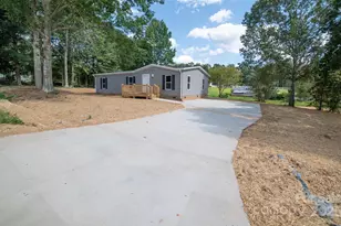 1909 Parkwood Dr, Lenoir, NC 28645 - Photo 3