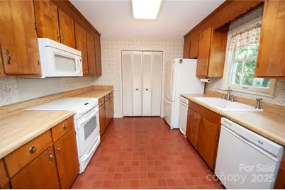 312 Lister Road, Landrum, SC 29356 - Photo 15