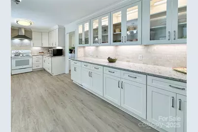 3245 15th Street NE, Hickory, NC 28601 - Photo 9