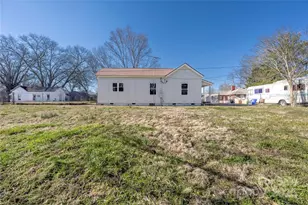 528 6th St, Chester, SC 29706 - Photo 9