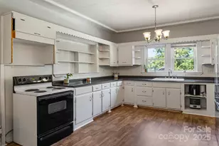 205 Abington Rd NW, Lenoir, NC 28645 - Photo 7