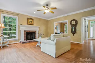 423 Shrewsbury Ln, Matthews, NC 28105 - Photo 9