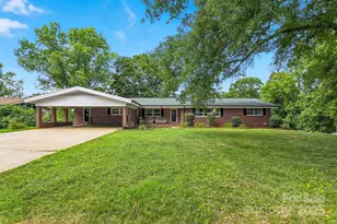 26 33rd Ave NW, Hickory, NC 28601 - Photo 1