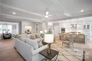 6910 Providence Ln W, Charlotte, NC 28226 - Photo 5