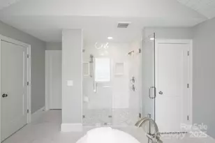 6910 Providence Ln W, Charlotte, NC 28226 - Photo 29