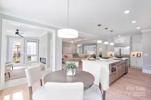 6910 Providence Ln W, Charlotte, NC 28226 - Photo 9