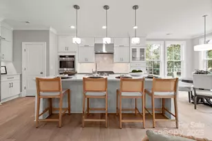 6910 Providence Ln W, Charlotte, NC 28226 - Photo 11