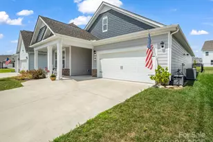 134 Fox Cove Rd, Hendersonville, NC 28792 - Photo 3