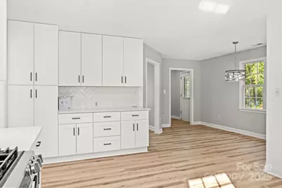 915 Barrington Drive NE, Lenoir, NC 28645 - Photo 9