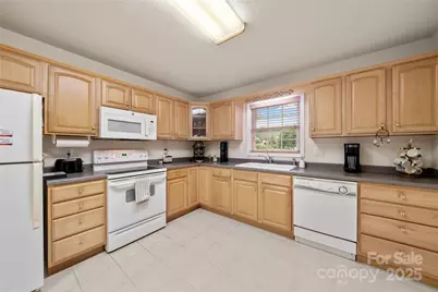 32 Stone House Road, Hendersonville, NC 28739 - Photo 9