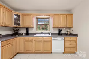 32 Stone House Rd, Hendersonville, NC 28739 - Photo 11