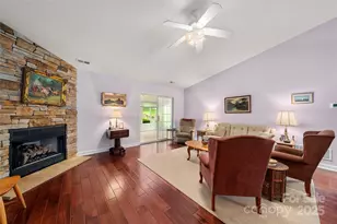 32 Stone House Rd, Hendersonville, NC 28739 - Photo 3